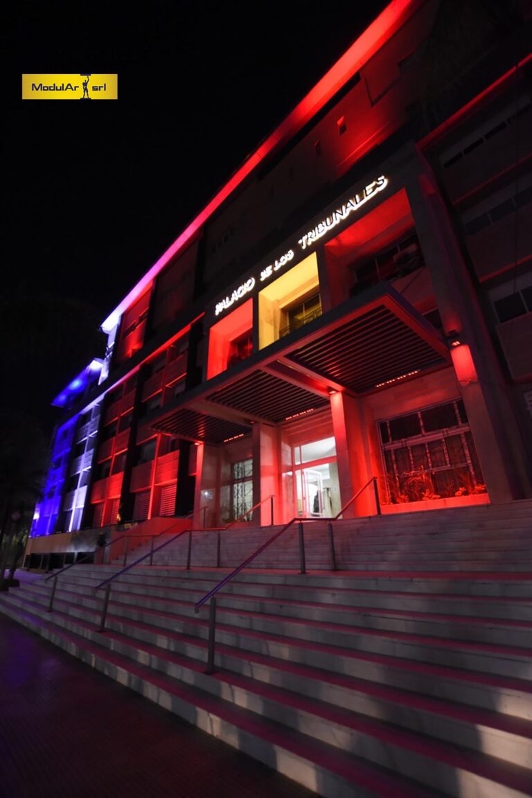 Fachadas del Palacio de Tribunales — Final Noche, foto 19