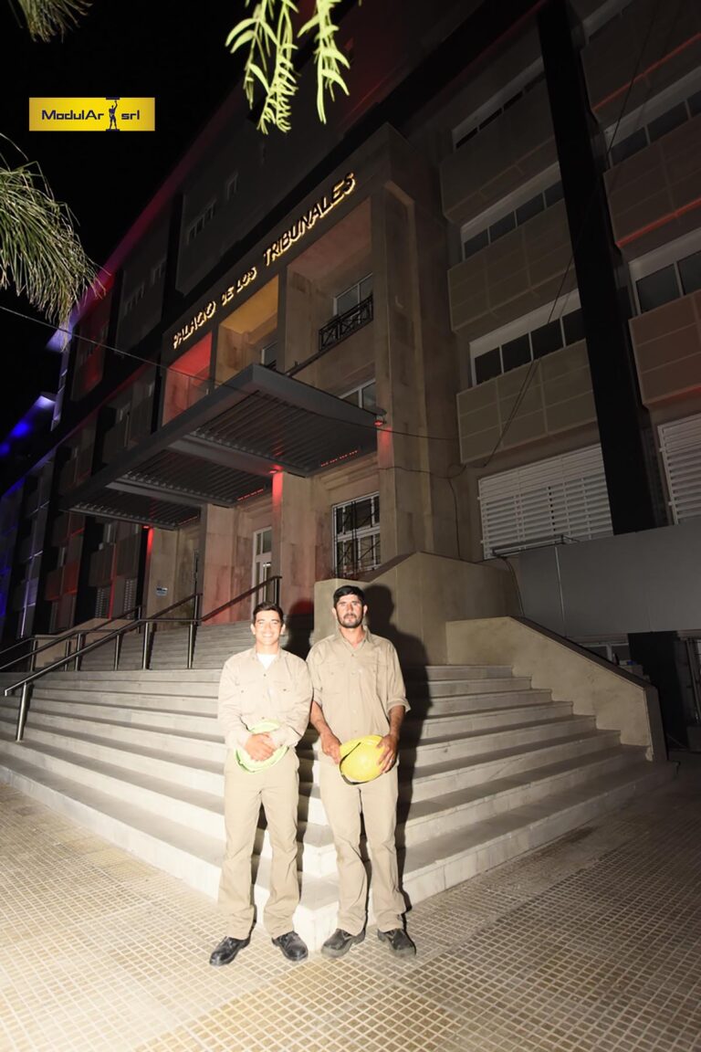 Fachadas del Palacio de Tribunales — Final Noche, foto 27